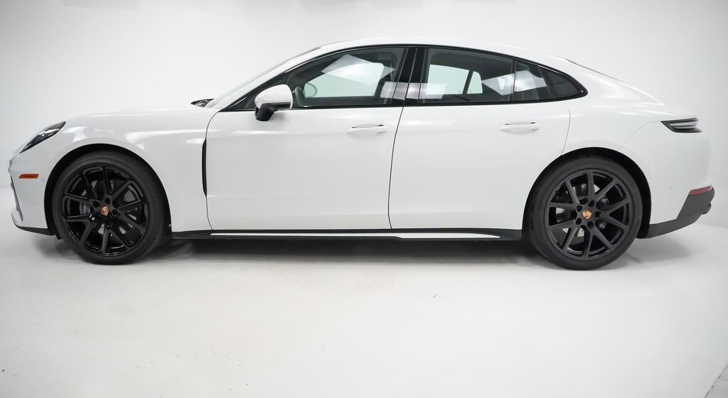 2025 Porsche Panamera 4 photo 2