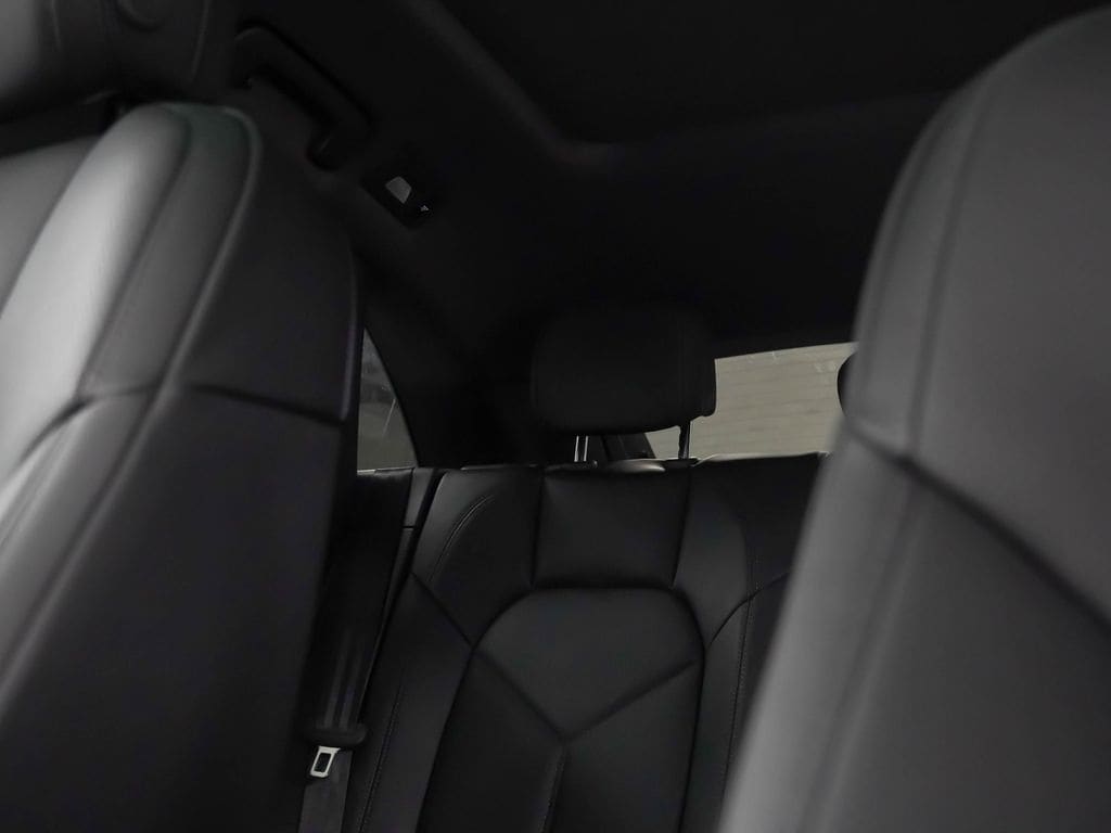 2026 Porsche Macan - Photo 26