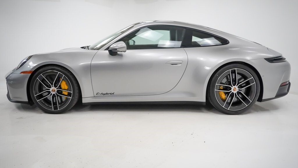 2025 Porsche 911 4 GTS photo 2