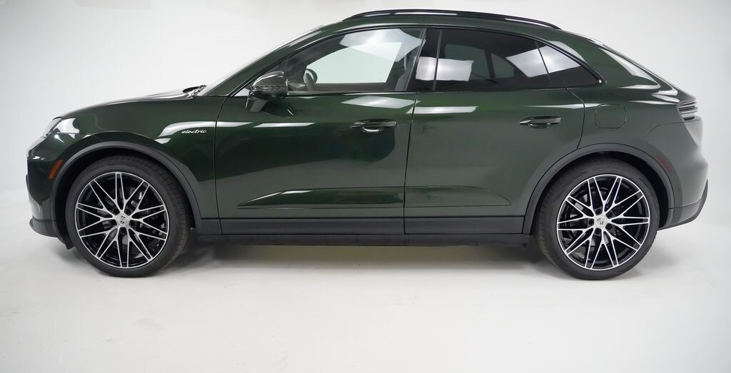 2025 Porsche Macan Electric photo 2