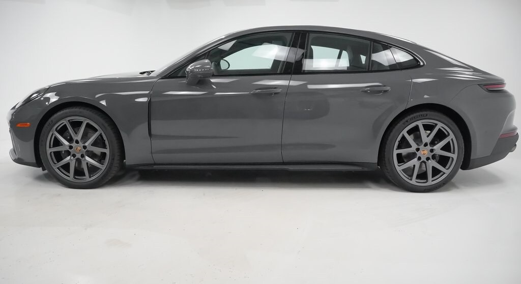 2025 Porsche Panamera 4 photo 2