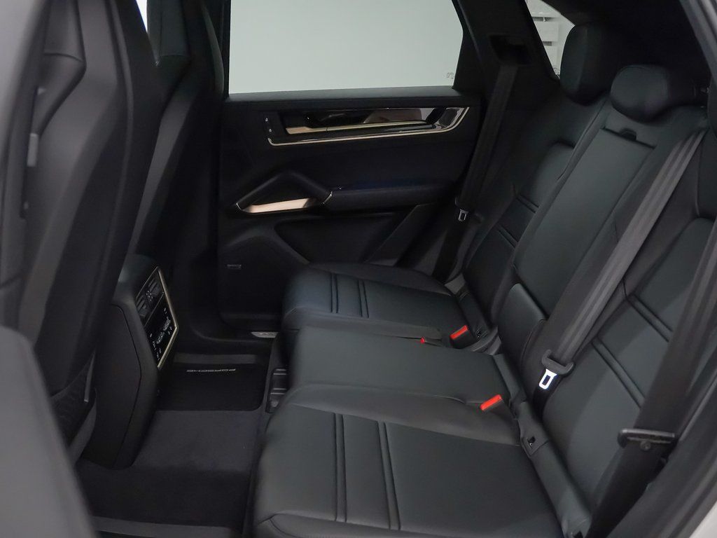 2026 Porsche Cayenne S E-Hybrid - Photo 18