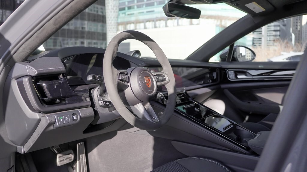 2025 Porsche Panamera 4 photo 4