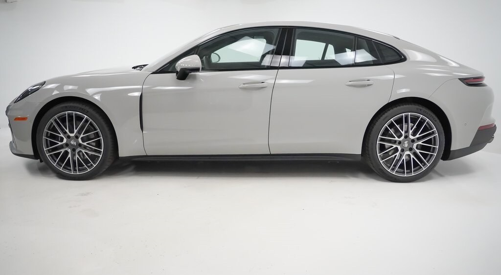 2025 Porsche Panamera 4 photo 2