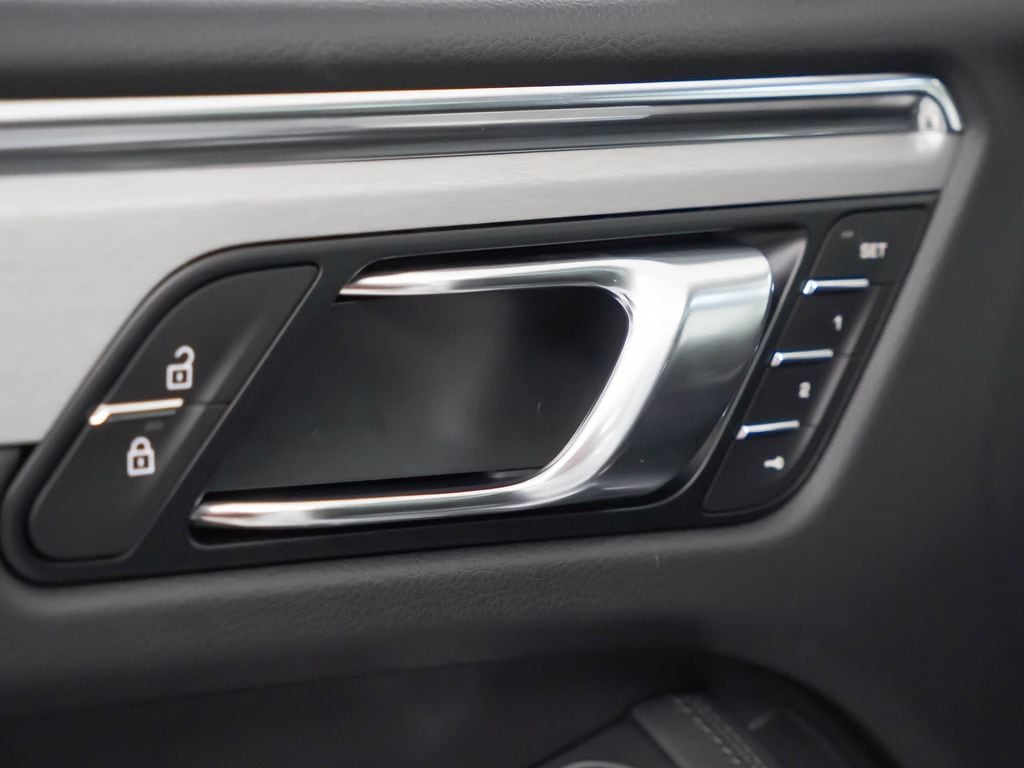 2026 Porsche Macan Base - Photo 22