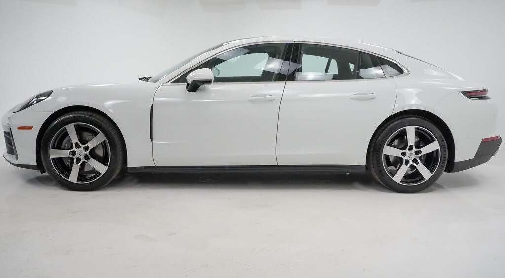 2025 Porsche Panamera 4 photo 2