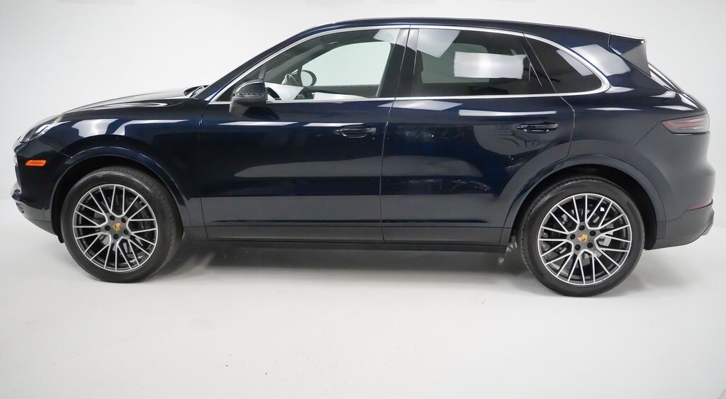 2023 Porsche Cayenne Base photo 2