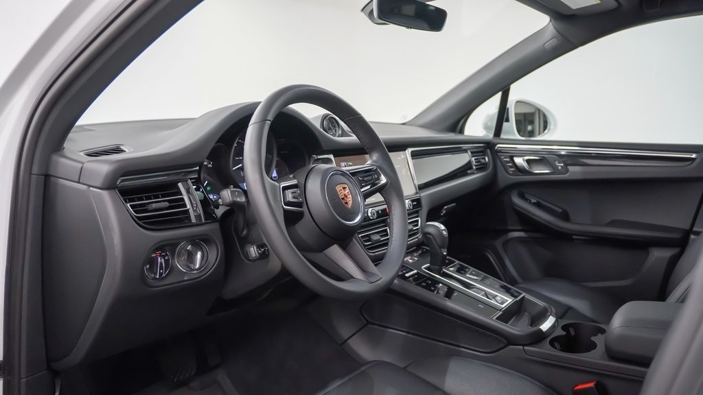 Used 2025 Porsche Macan  SUV