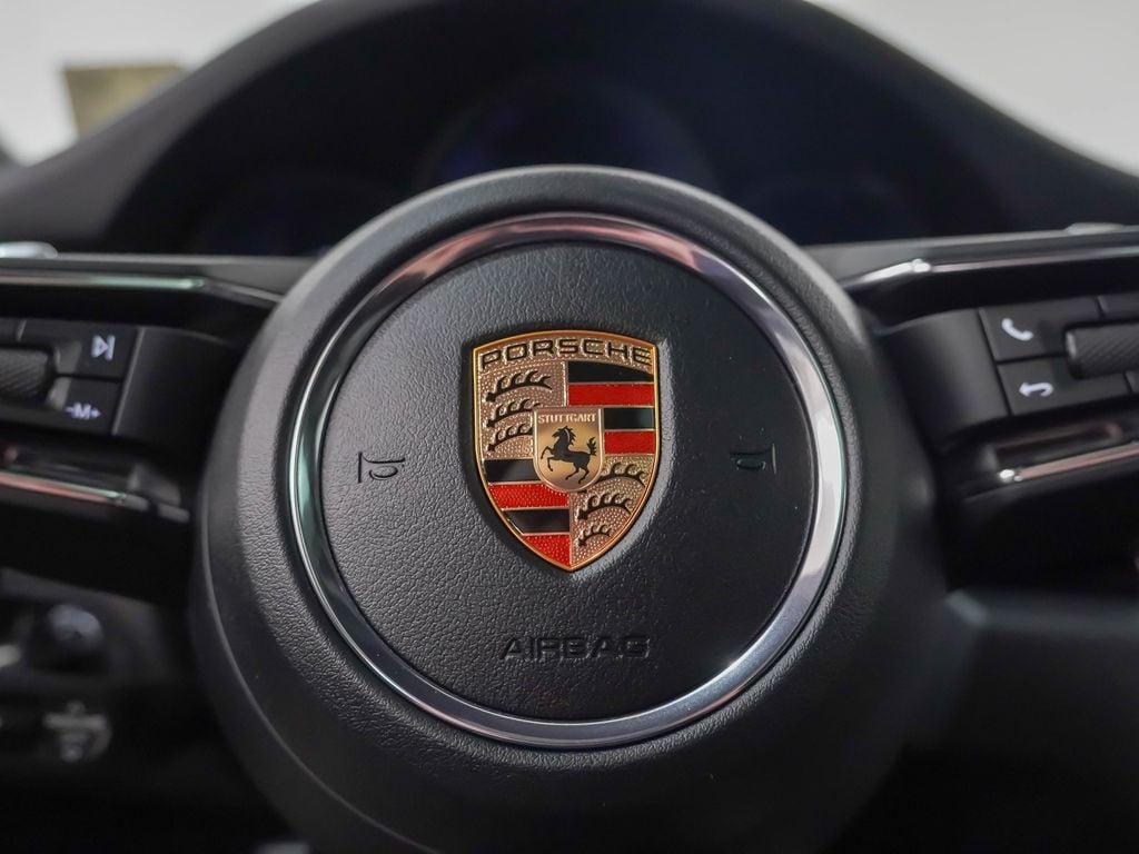 2026 Porsche Macan - Photo 18