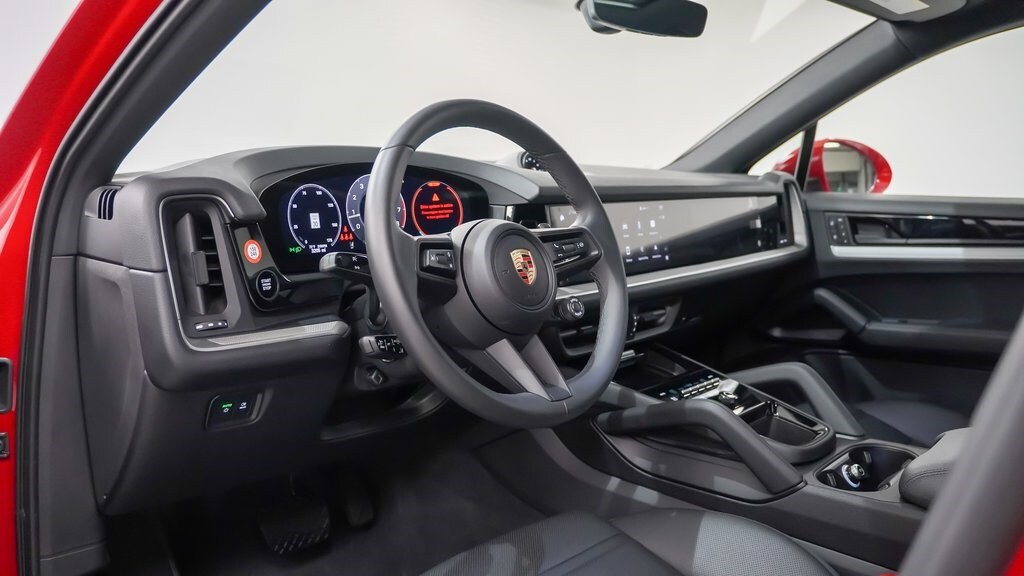 2025 Porsche Cayenne Coupe Base photo 4