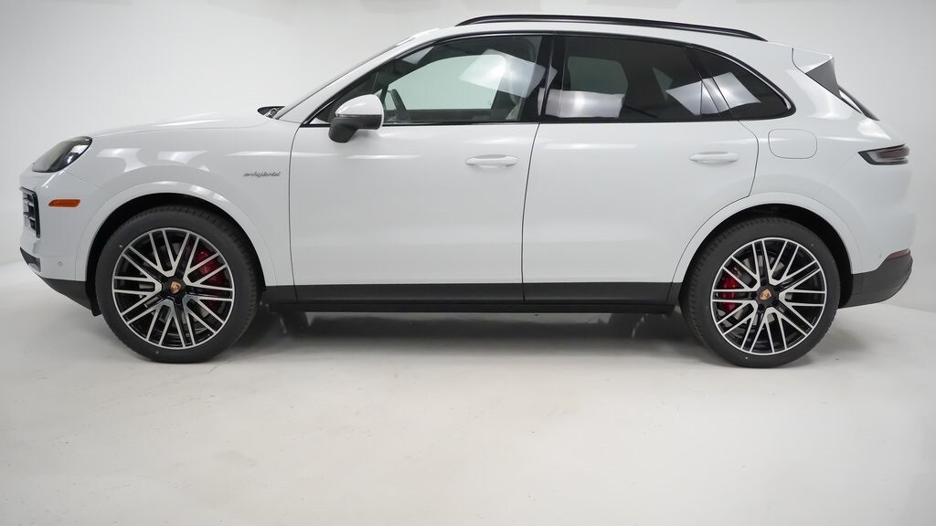 2026 Porsche Cayenne E-Hybrid S photo 2