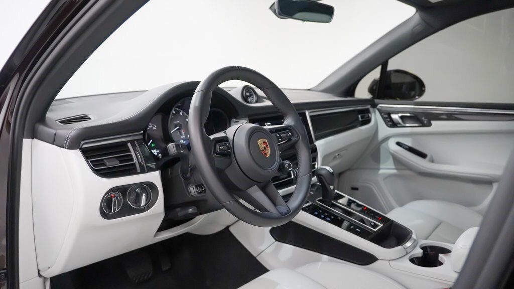 2024 Porsche Macan S photo 3
