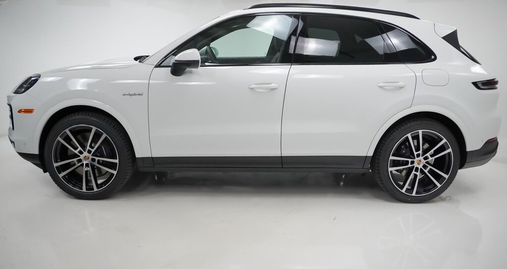 2026 Porsche Cayenne E-Hybrid Base photo 2