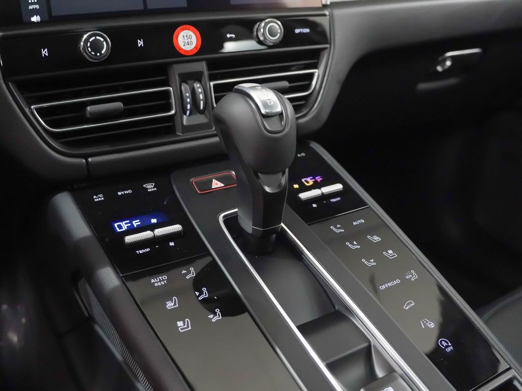 2026 Porsche Macan Base - Photo 32