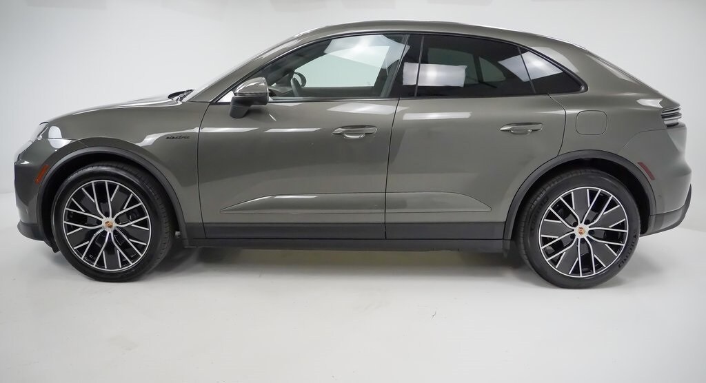 2025 Porsche Macan Electric Base photo 2
