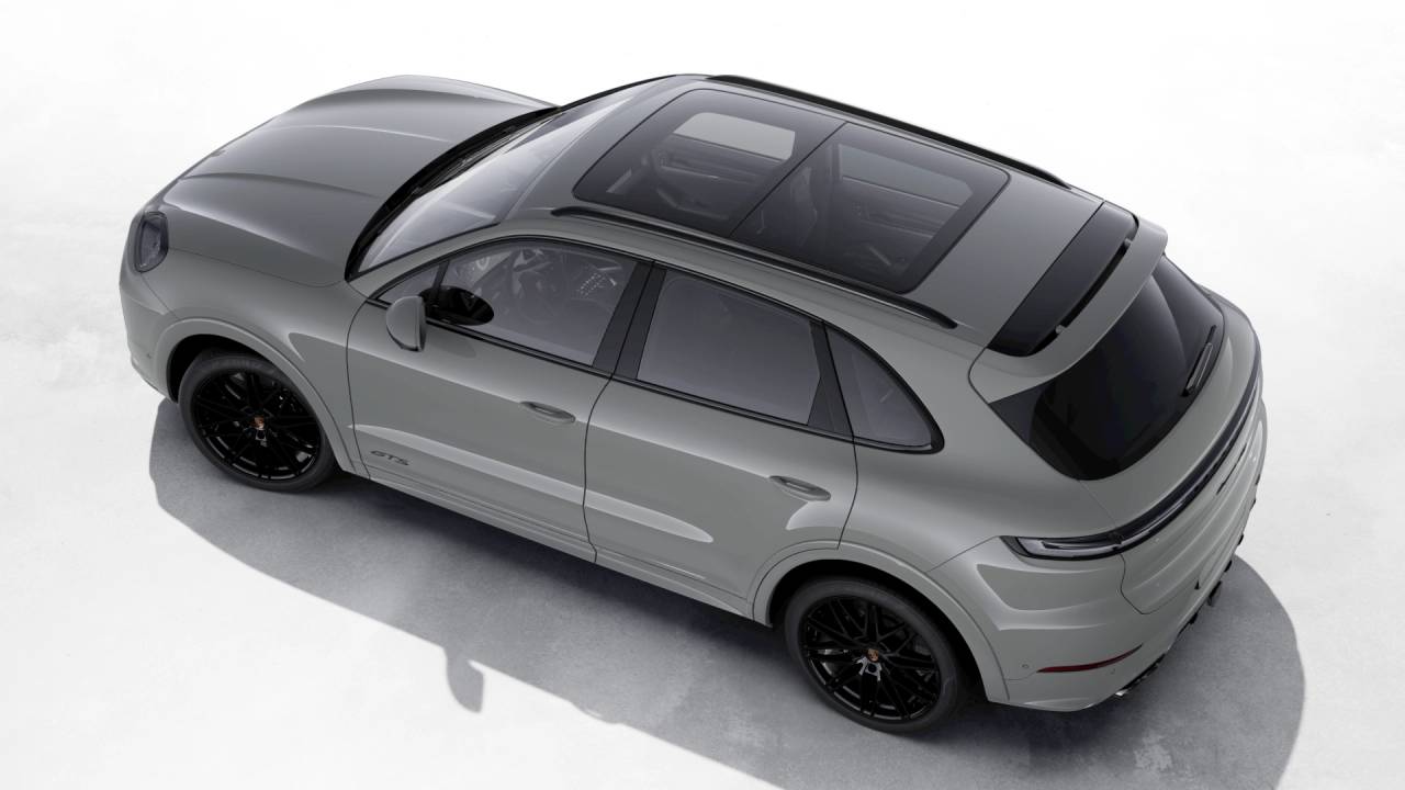 2026 Porsche Cayenne GTS photo 2