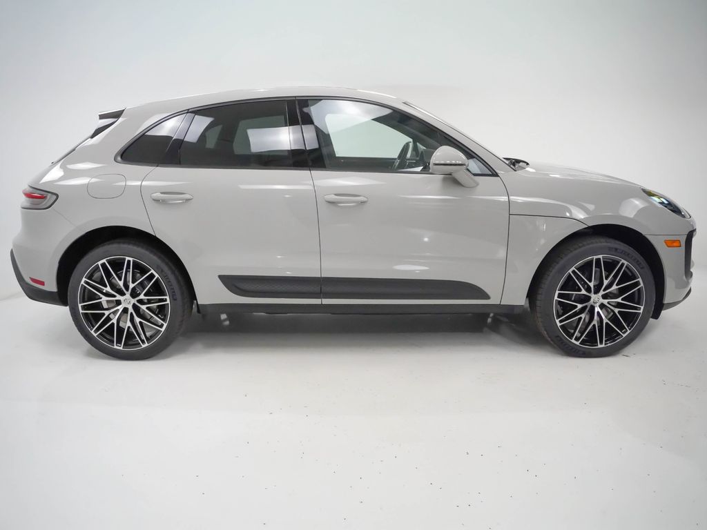 2026 Porsche Macan - Photo 9