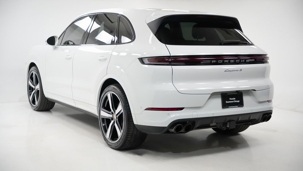 2025 Porsche Cayenne S photo 3