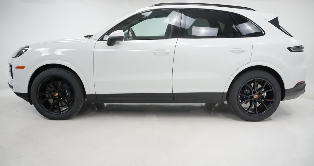 2026 Porsche Cayenne Base photo 2