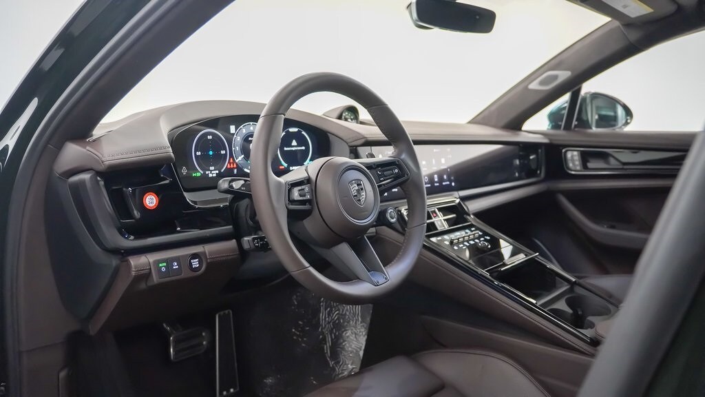 2025 Porsche Panamera E-Hybrid Turbo photo 4