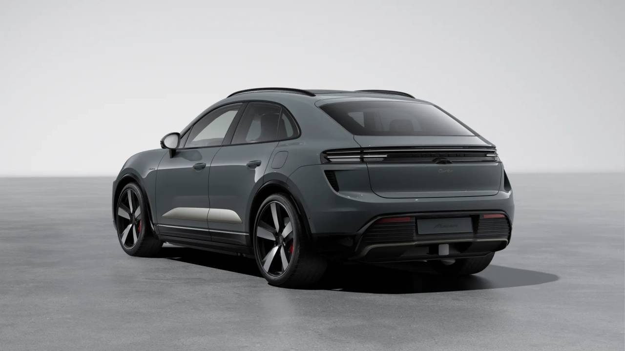 2025 Porsche Macan Electric Turbo photo 3