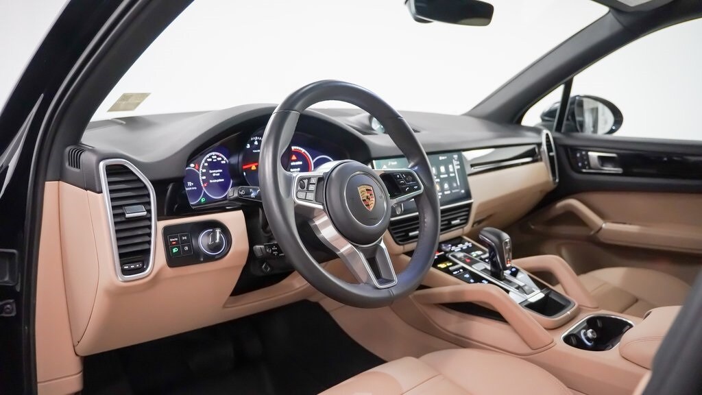 2023 Porsche Cayenne Base photo 4