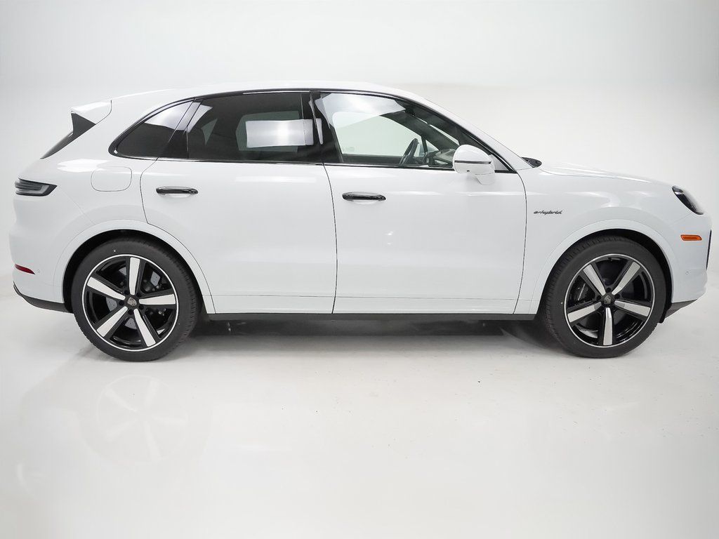 2026 Porsche Cayenne Turbo E-Hybrid - Photo 9
