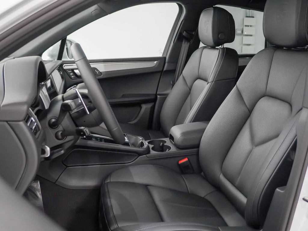2026 Porsche Macan Base - Photo 5