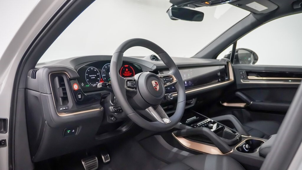 2026 Porsche Cayenne E-Hybrid S photo 3