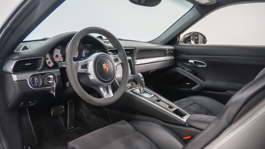 2015 Porsche 911 GTS photo 4