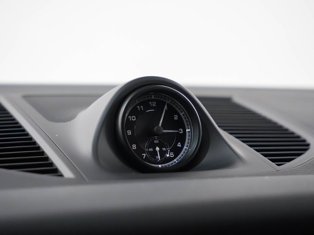 2026 Porsche Macan - Photo 20