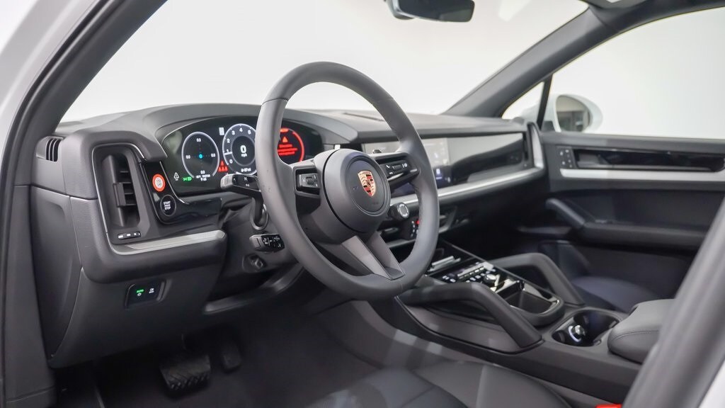 2026 Porsche Cayenne Base photo 4