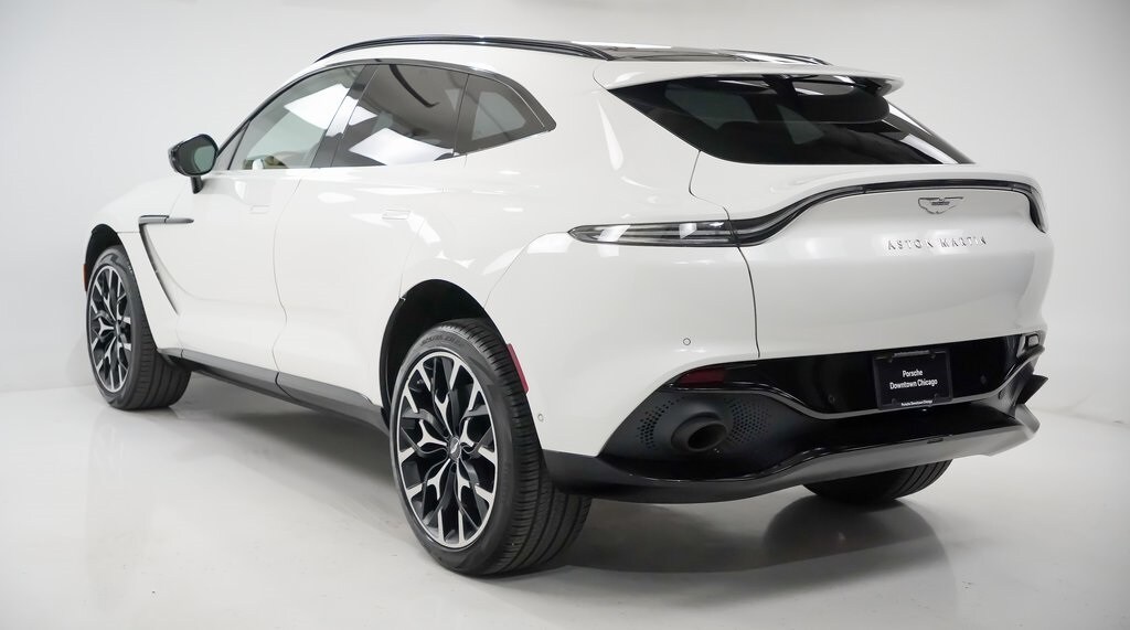 2021 Aston Martin DBX photo 3