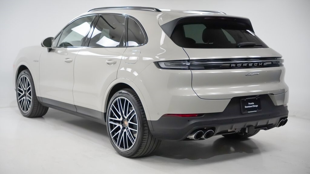 2025 Porsche Cayenne E-Hybrid Base photo 3