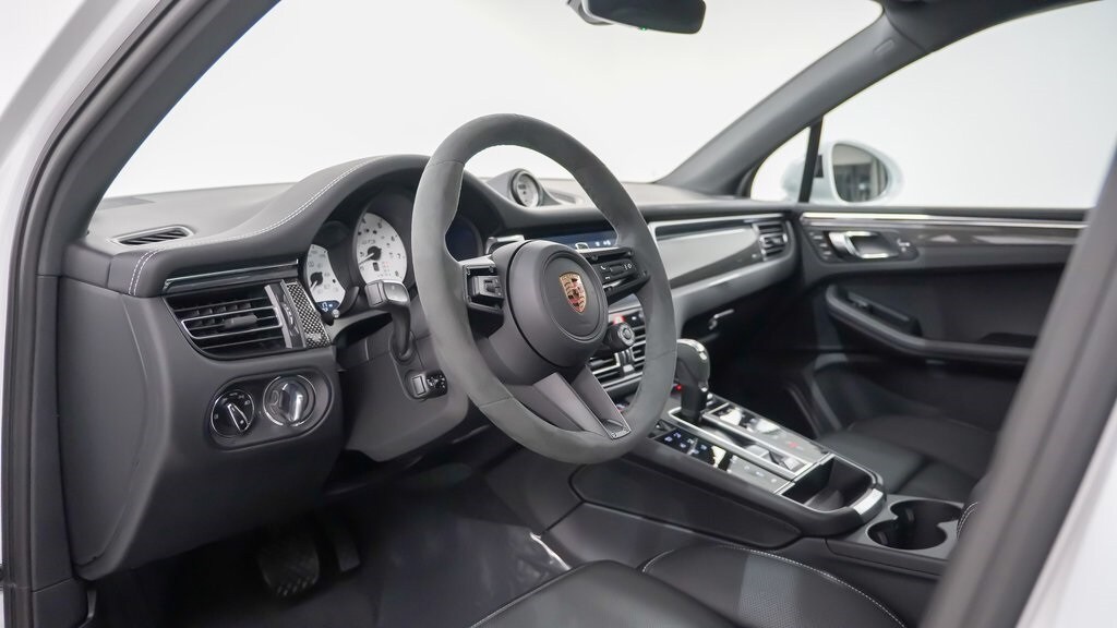 2026 Porsche Macan GTS photo 3