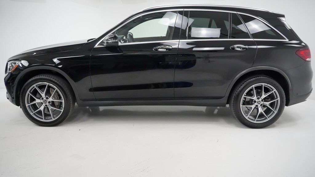 2021 Mercedes Benz GLC 300 photo 2