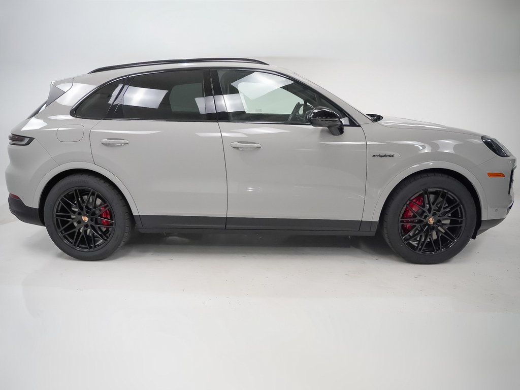 2026 Porsche Cayenne S E-Hybrid - Photo 9