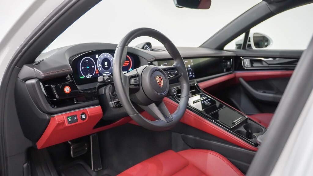 2025 Porsche Panamera 4 photo 4