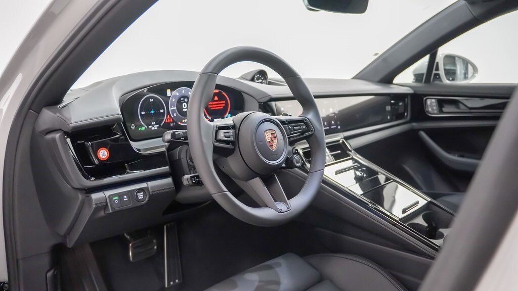 2025 Porsche Panamera 4 photo 4