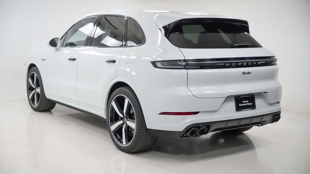 2026 Porsche Cayenne E-Hybrid Turbo photo 3