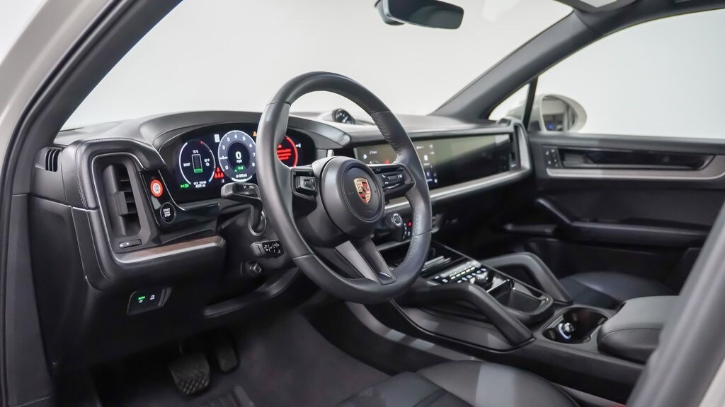 2025 Porsche Cayenne E-Hybrid Base photo 4