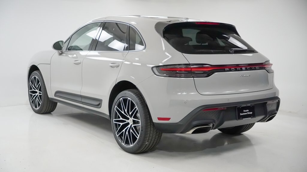 2026 Porsche Macan Base photo 3