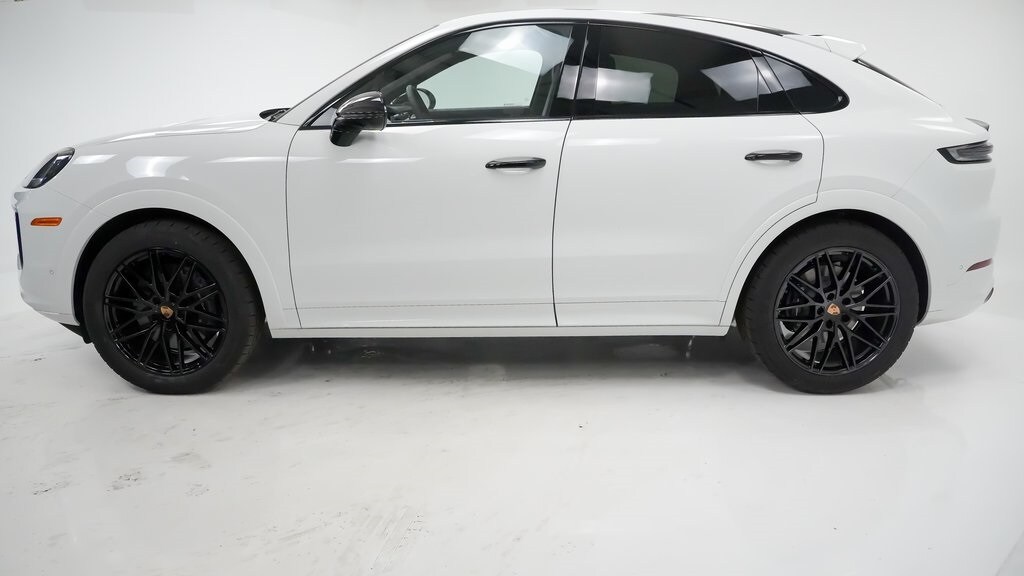 2025 Porsche Cayenne Coupe photo 2