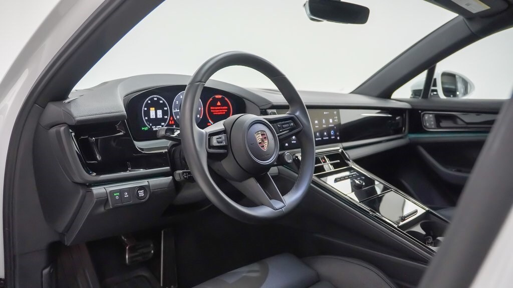 2025 Porsche Panamera 4 photo 4