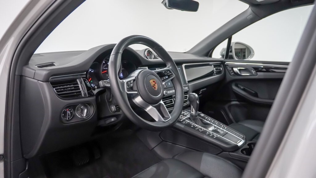 2021 Porsche Macan Base photo 3