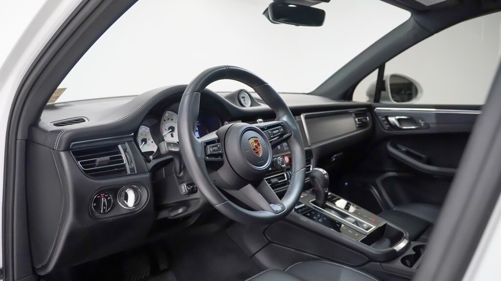 2024 Porsche Macan GTS photo 3
