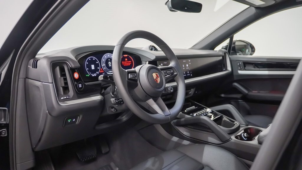 2025 Porsche Cayenne Coupe photo 4