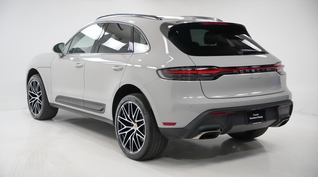 2025 Porsche Macan Base photo 3