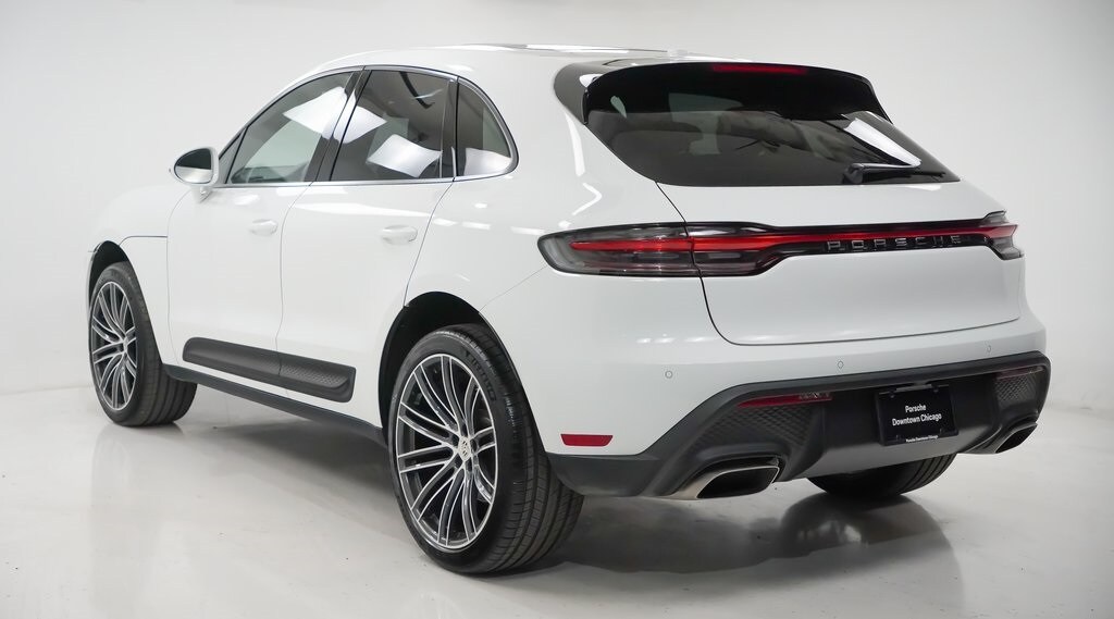 2025 Porsche Macan Base photo 2