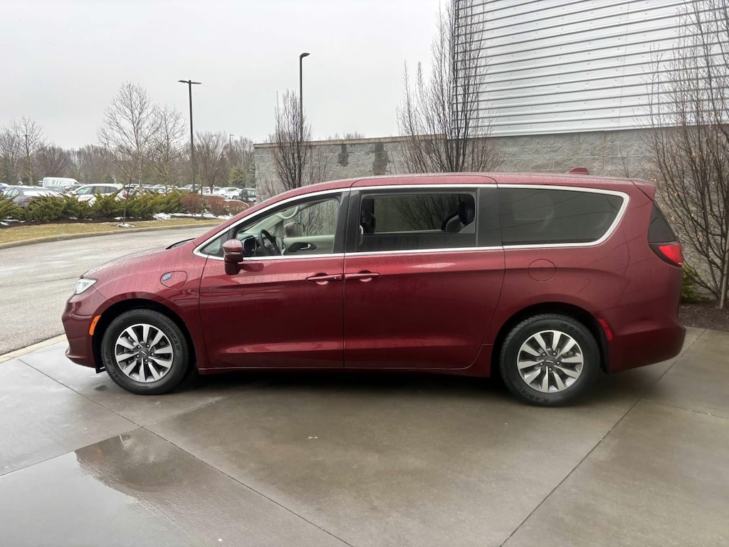 Used 2022 Chrysler Pacifica Hybrid Touring L Minivan/Van